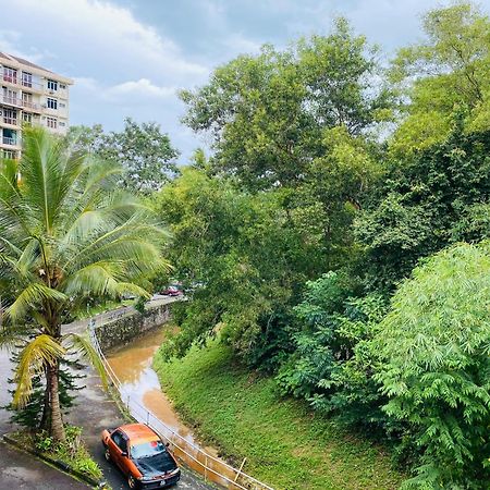 Batu Ferringhi Bayu Emas Apartment Екстериор снимка