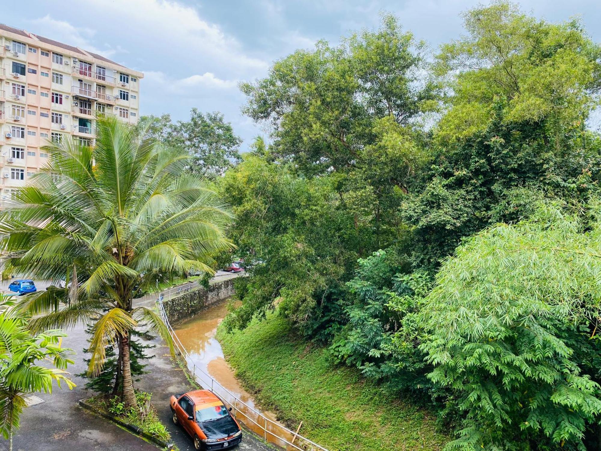 Batu Ferringhi Bayu Emas Apartment Екстериор снимка