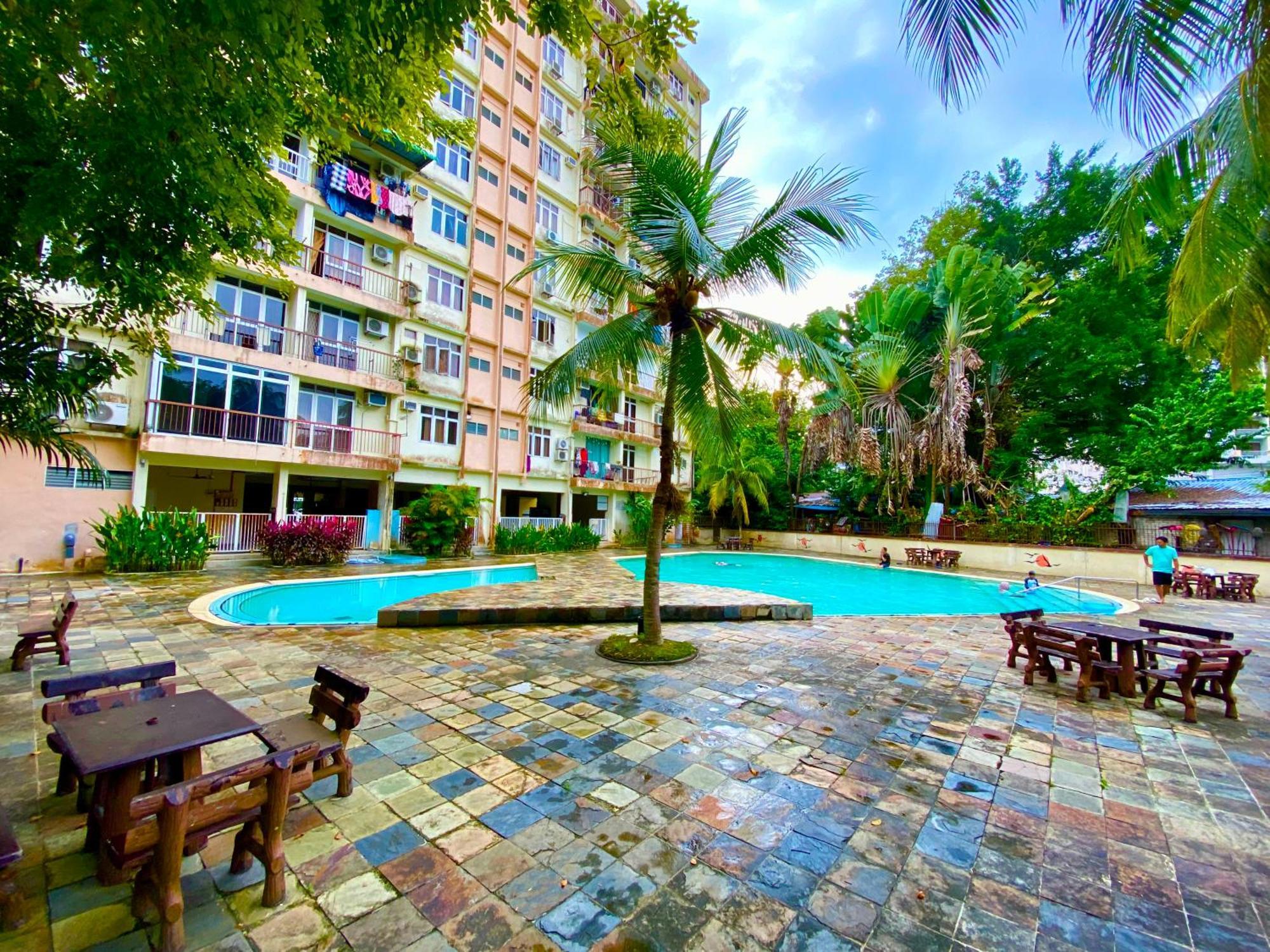 Batu Ferringhi Bayu Emas Apartment Екстериор снимка
