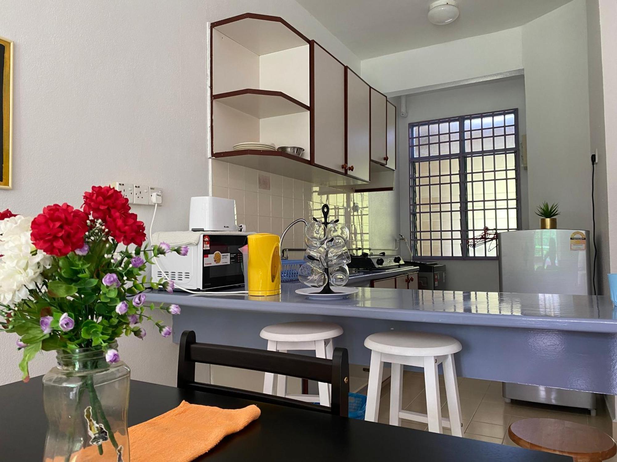Batu Ferringhi Bayu Emas Apartment Екстериор снимка